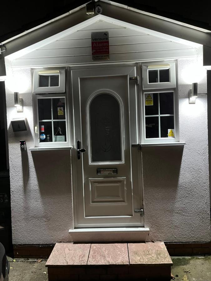 Comfortable Single Bedroom With Free On Site Parking Kingston upon Thames  Exteriör bild